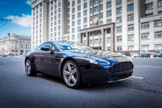 ASTOM MARTIN V8 VANTAGE