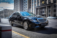 MERCEDES-BENZ E200